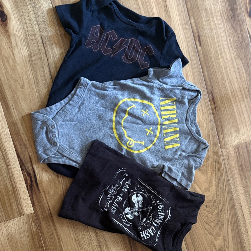 12-18 Month lot
NIRVANA onesie , AC/DC onesie, Johnny Cash - Short Sleeve Tee